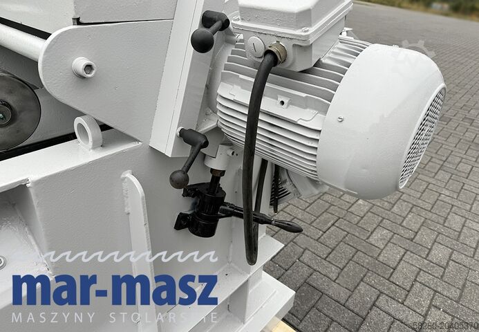 Zaagmachine voor het doorzagen van palissades  