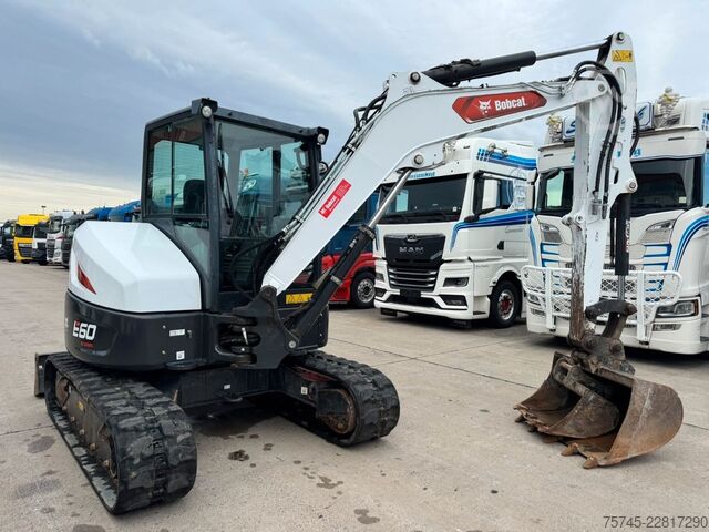 Mini-pelle BOBCAT E60 * KLIMA * 1.700 H * 2 X LÖFFEL * 1. HAND *