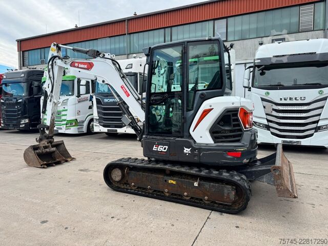 Mini-pelle BOBCAT E60 * KLIMA * 1.700 H * 2 X LÖFFEL * 1. HAND *