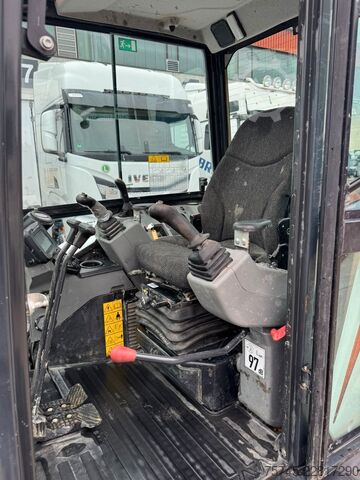 Mini-pelle BOBCAT E60 * KLIMA * 1.700 H * 2 X LÖFFEL * 1. HAND *
