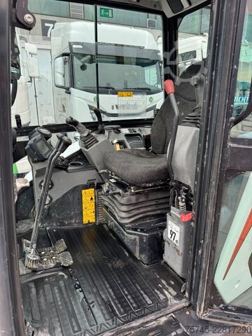 Mini-pelle BOBCAT E60 * KLIMA * 1.700 H * 2 X LÖFFEL * 1. HAND *