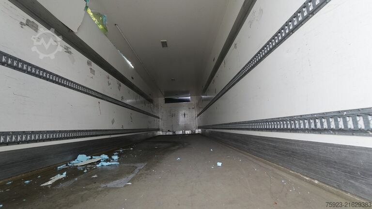 Suitcase Pacton Closed box trailer damaged box