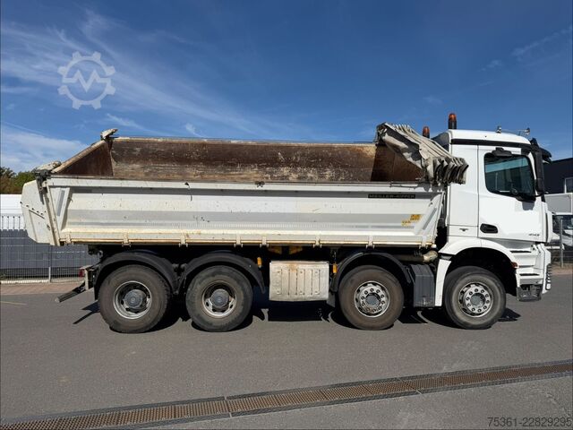 Driezijdige kipper MERCEDES-BENZ Arocs 4143 8X4/ 3S Kipper Meiller 41t RETARDER