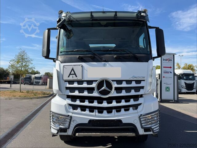 Driezijdige kipper MERCEDES-BENZ Arocs 4143 8X4/ 3S Kipper Meiller 41t RETARDER