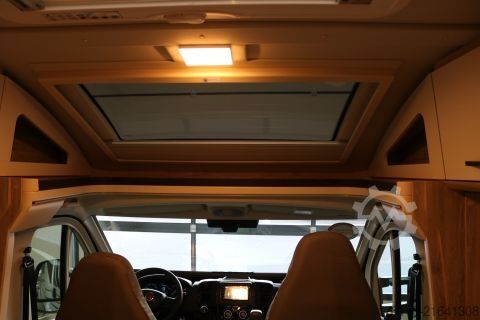 Semi-integrated camper Eura Mobil Profila T 720 EB Mondial Edition