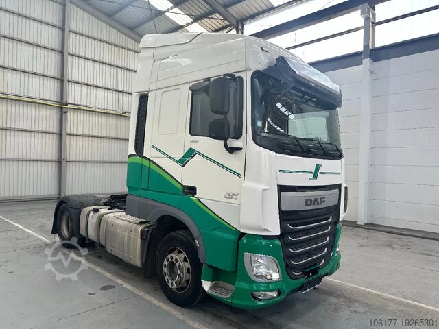 Standaard-SZM DAF XF 106.460 SPACECAB