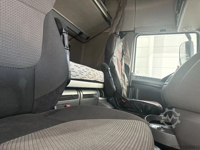 Standaard-SZM DAF XF 106.460 SPACECAB