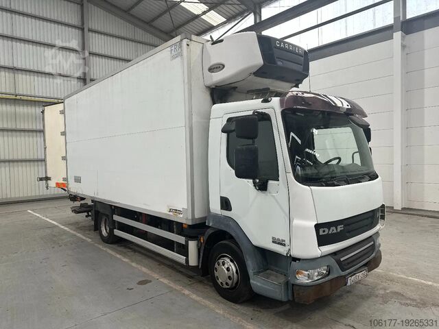 Gekoeld/bevroren transport DAF LF 45 250 / VLEESHANGWERK/RAILS DE VIANDE/FLEIS...