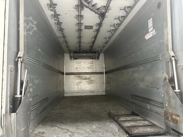 Gekoeld/bevroren transport DAF LF 45 250 / VLEESHANGWERK/RAILS DE VIANDE/FLEIS...