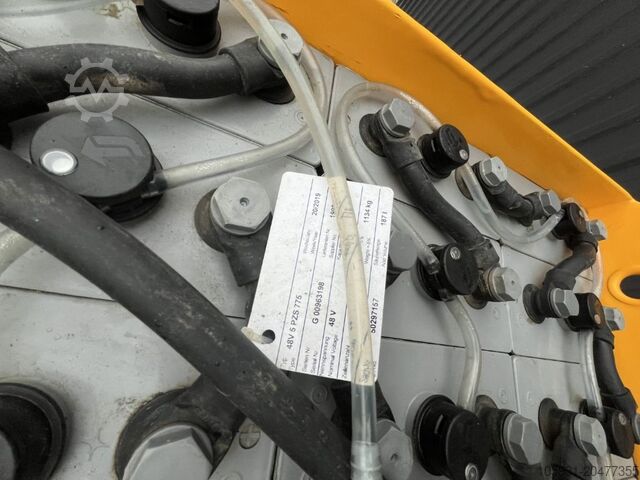 Carretilla retráctil Jungheinrich ETV216