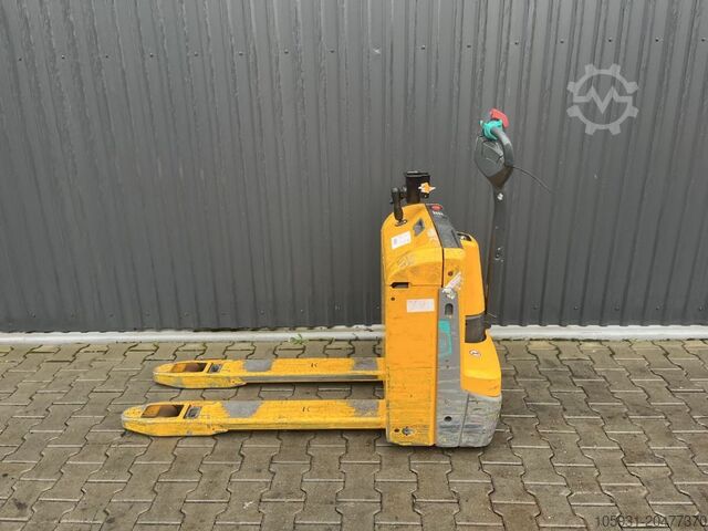 Carretilla de baja elevación Jungheinrich EJE114