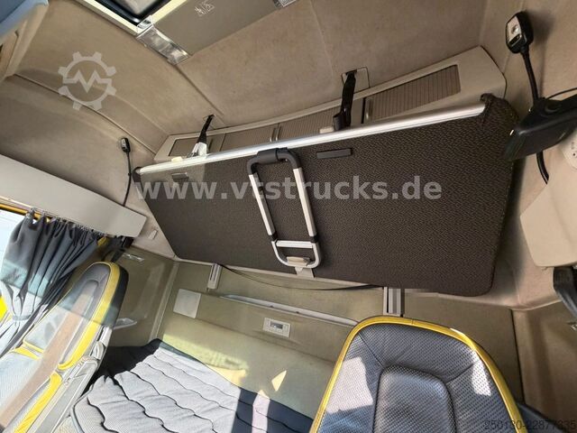 Tung lastbil VOLVO FH 750 8x4 BL  Tridem Retarder/LED/VLA