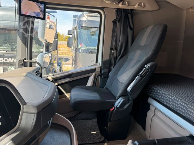 Volume trekker DAF XG 530 * RETARDER * STANDKLIMA * VER. SATTEL *
