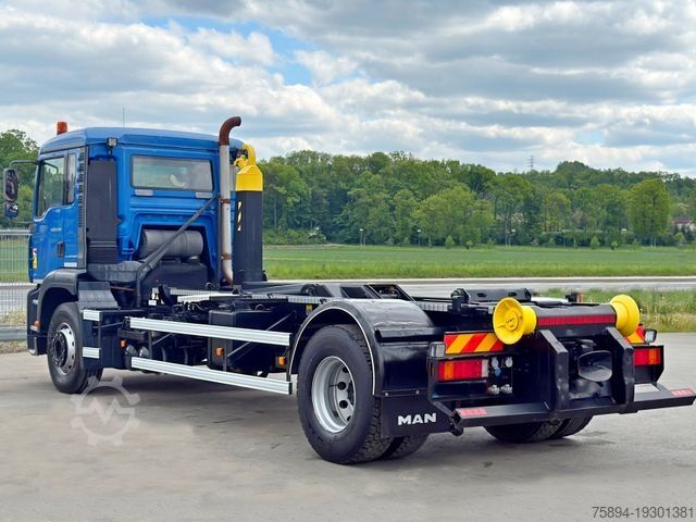 Kampós konténerszállító teherautó MAN TGA 18.310 Abrollkipper * Top Zustand!