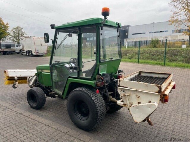 Customized van John-Deere Schlepper 855 Salzstreuer/Besen