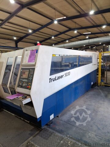 TRUMPF TruLaser 5030 CO2 / 5KW Year 2011 / included LiftMaster /SCHR