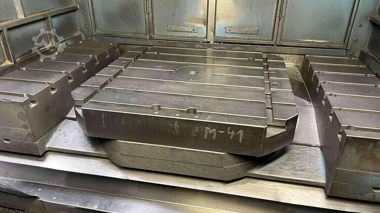 Borr- och fräsmaskin med bord TOS Varnsdorf WFQ 80CNC