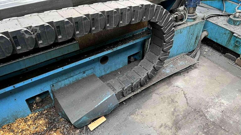 Borr- och fräsmaskin med bord TOS Varnsdorf WFQ 80CNC