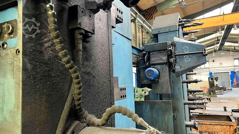 Borr- och fräsmaskin med bord TOS Varnsdorf WFQ 80CNC