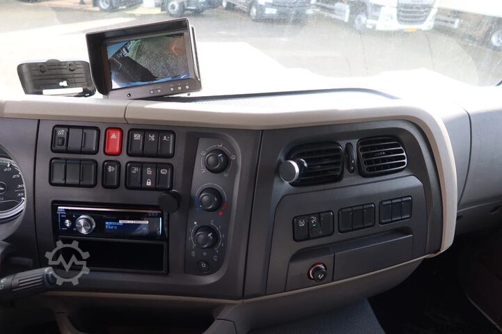 Koffer DAF LF 230 FA Bak+ Dhollandia klep 1500 KG 6 cilind...