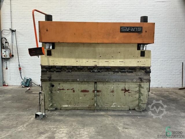 Presă de îndoit tablă Safan SK 110-3100, anul fabricației 1979 Safan SK 110-3100
