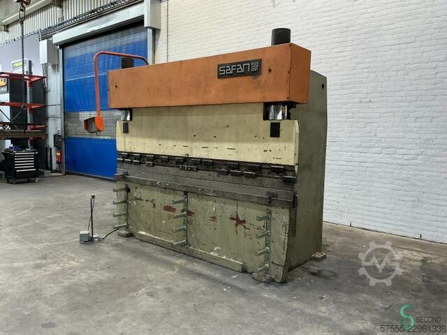 Presă de îndoit tablă Safan SK 110-3100, anul fabricației 1979 Safan SK 110-3100