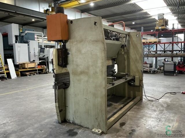 Presă de îndoit tablă Safan SK 110-3100, anul fabricației 1979 Safan SK 110-3100