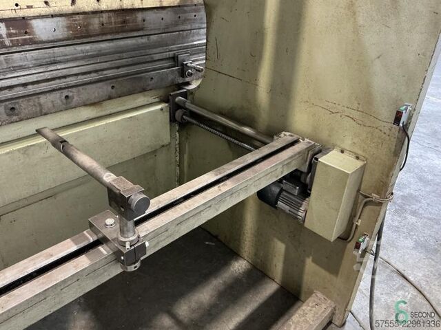 Presă de îndoit tablă Safan SK 110-3100, anul fabricației 1979 Safan SK 110-3100