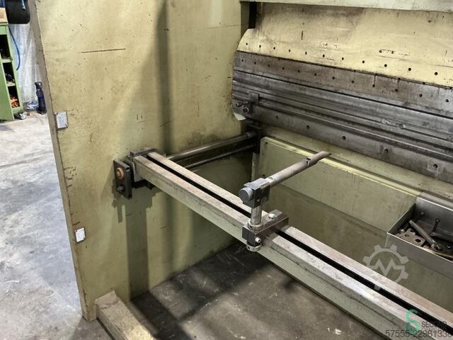 Presă de îndoit tablă Safan SK 110-3100, anul fabricației 1979 Safan SK 110-3100