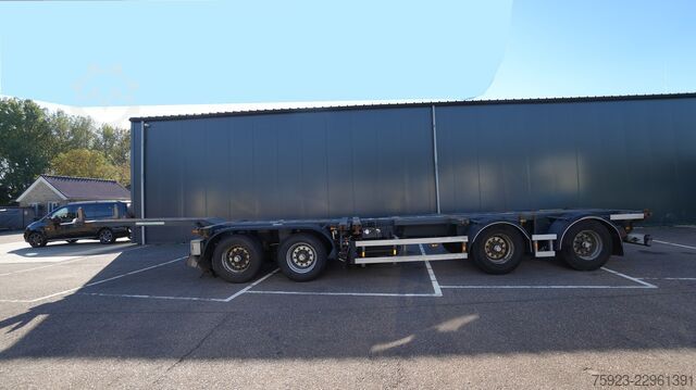 Μεταφορά εμπορευματοκιβωτίων D-tec 4 axle breaker container chassis