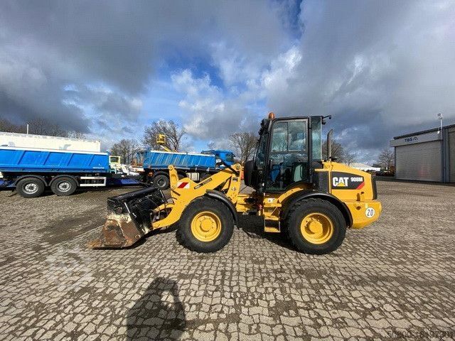 Wheel loader CATERPILLAR 908M, 4+1 Schaufel, Palettengabel, wenig Std.