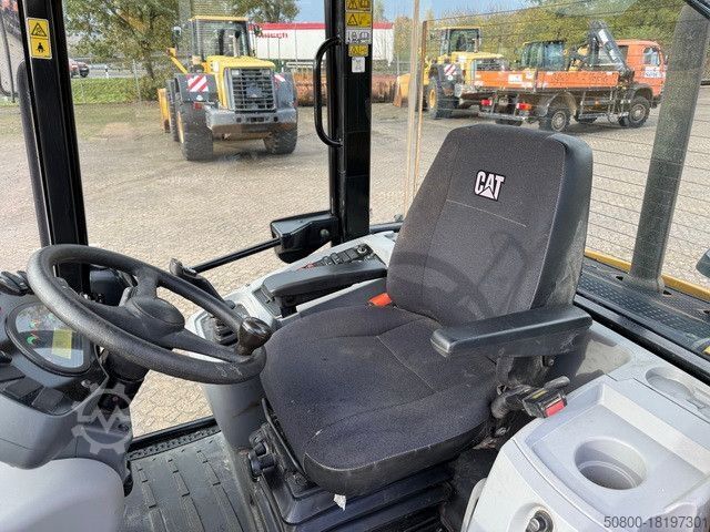 Wheel loader CATERPILLAR 908M, 4+1 Schaufel, Palettengabel, wenig Std.