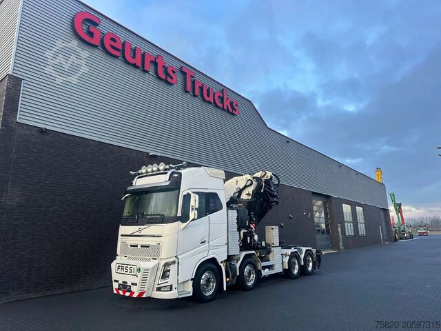 Vrachtwagen met kraan Volvo FH 16.650 8X4 TREKKER-BAKWAGEN COMBI + FASSI F1...