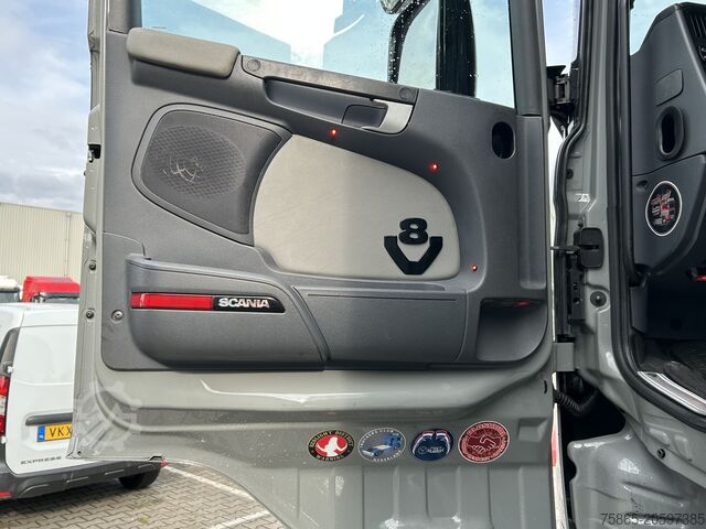 Standard-SZM Scania R520 V8 / Showtruck / Buffl Special Interior / ...