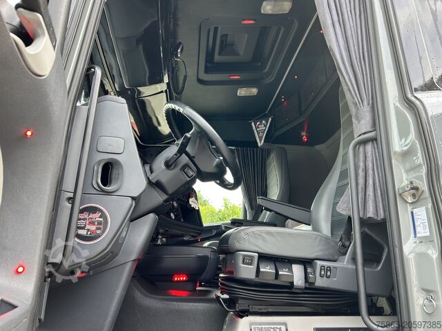 Standard-SZM Scania R520 V8 / Showtruck / Buffl Special Interior / ...
