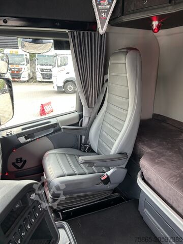 Standard-SZM Scania R520 V8 / Showtruck / Buffl Special Interior / ...