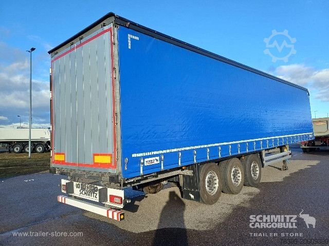 Auflieger mit Pritsche & Plane Schmitz Cargobull Curtainsider Standard Getränke