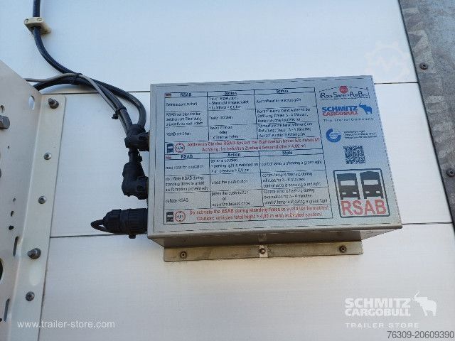 Auflieger mit Pritsche & Plane Schmitz Cargobull Curtainsider Standard Getränke