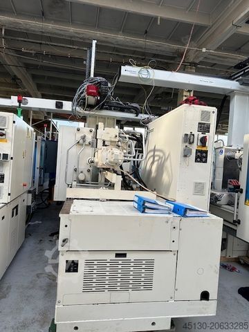 Spuitgietmachine KraussMaffei KM 200-750 CX mit dem Roboter Wittmann-K