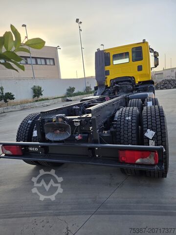 Teherautó alváz iveco Trakker