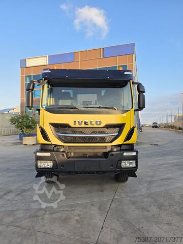 Teherautó alváz iveco Trakker