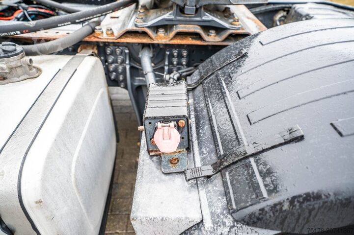 Standard tractor IVECO STRALIS 460 + KIPHYDR.