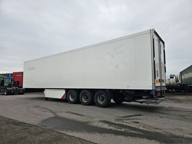 Gekoeld/vriestransport KRONE SD | FRIGE TRAILER WITH CARRIER |  AND LOADING ...
