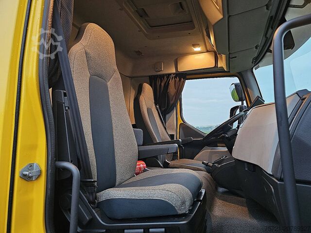 Furgon samochodowy do przewozu aut VOLVO FL 210.12