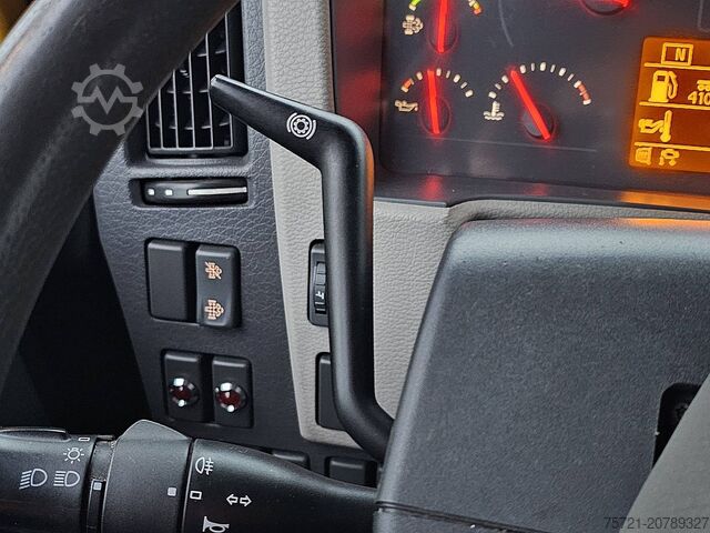 Furgon samochodowy do przewozu aut VOLVO FL 210.12