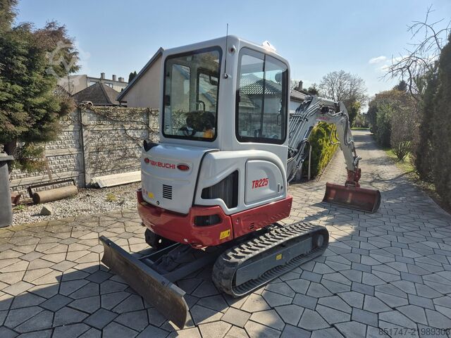 Minigraver Takeu TB 225