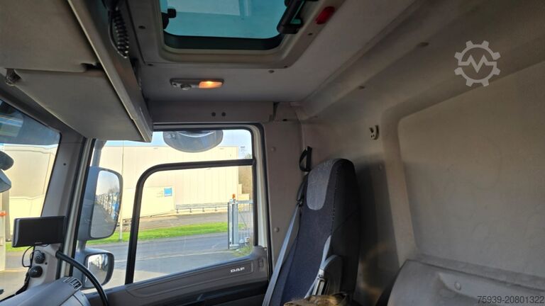 Standardowy ciągnik siodłowy DAF CF 450 FT