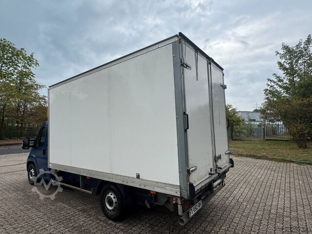 Vrachtwagen met bakwagen FIAT Ducato koffer mit ladebordwand