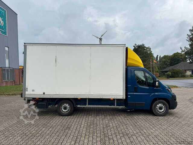 Vrachtwagen met bakwagen FIAT Ducato koffer mit ladebordwand