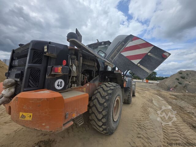 Lader Hitachi ZW250-6